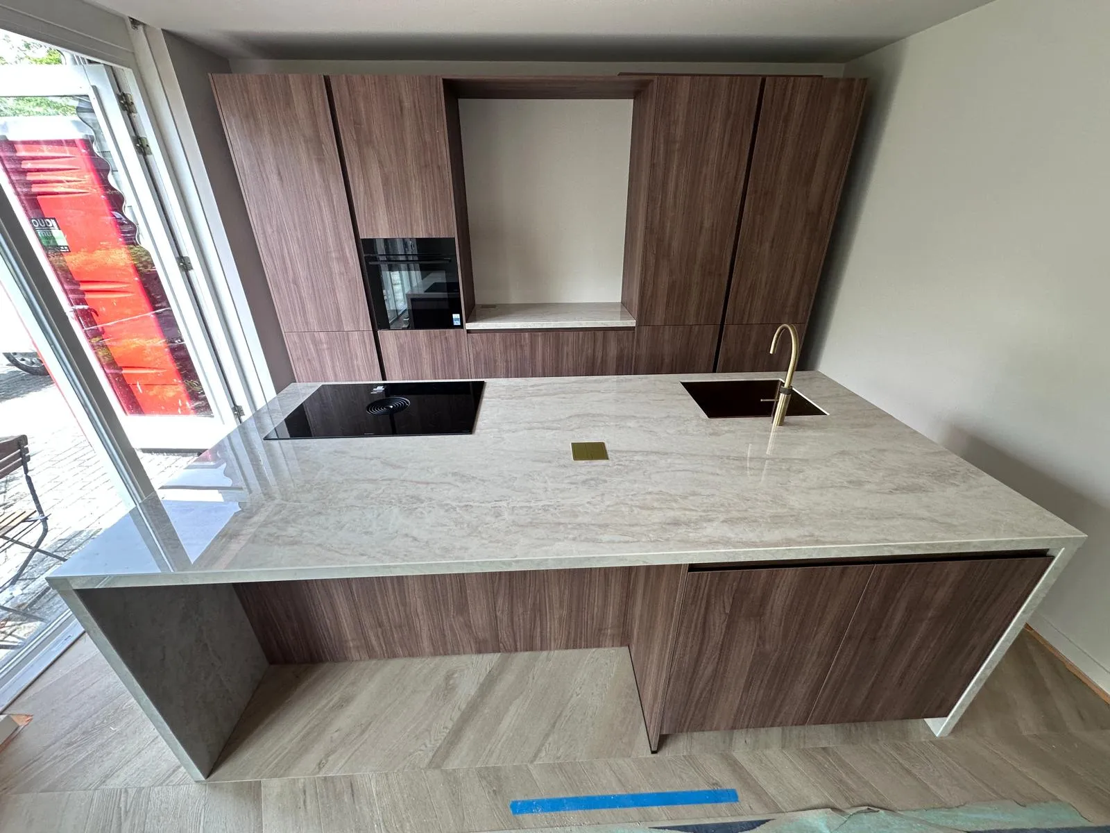 Project: Eilandkeuken · walnoot & marmer