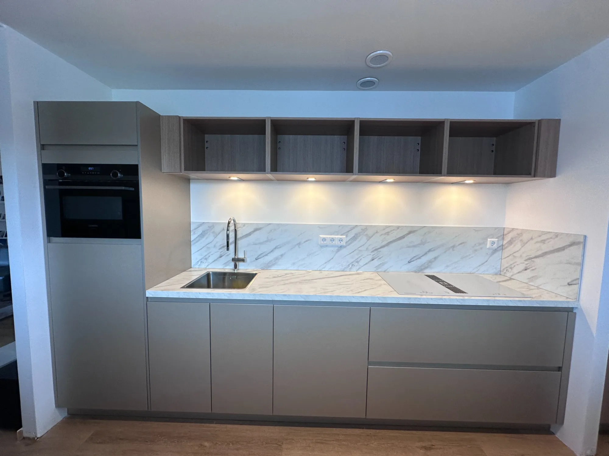 Project: Compacte greeploze · marmer